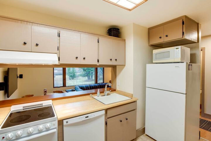 Mountain Condo w / Fireplace in Kirkwood Ski Resort