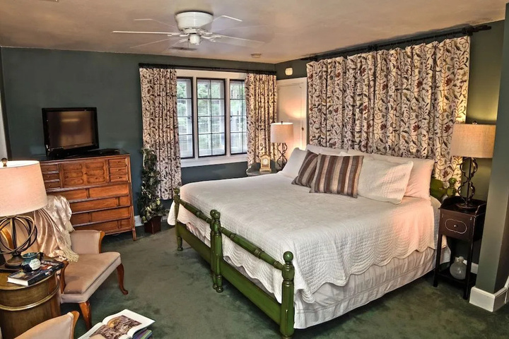 Bischwind Bed and Breakfast of the Poconos