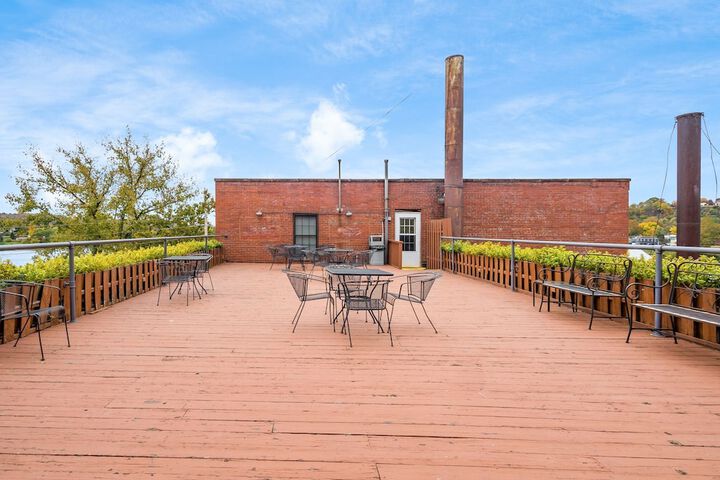 Sundeck 71 of 76