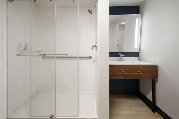 Wingate by Wyndham Dublin Near Claytor Lake State Park