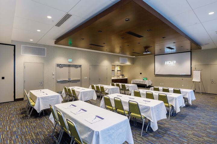 Holiday Inn Express & Suites Sturbridge by IHG