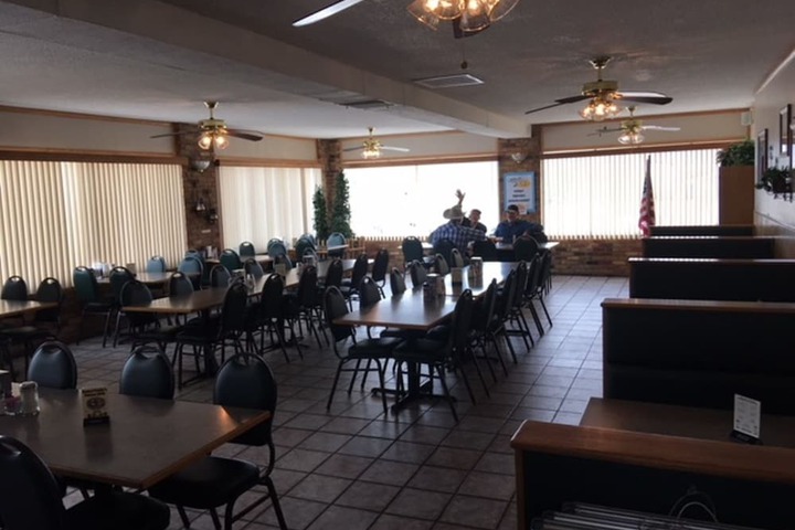 Dining 11 of 12