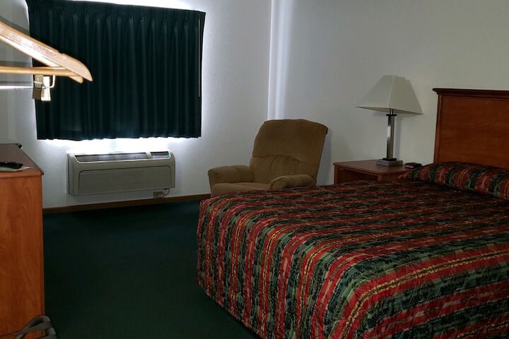 Room 10 of 28