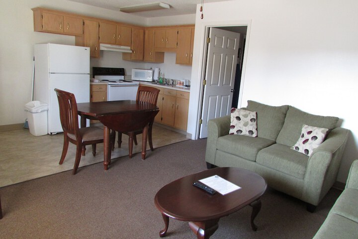 Douglas Inn & Suites