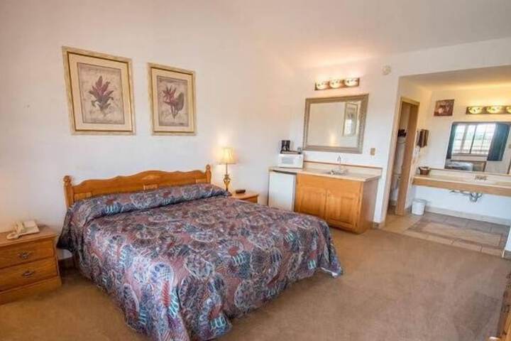 Bullwinkles Rustic Lodge