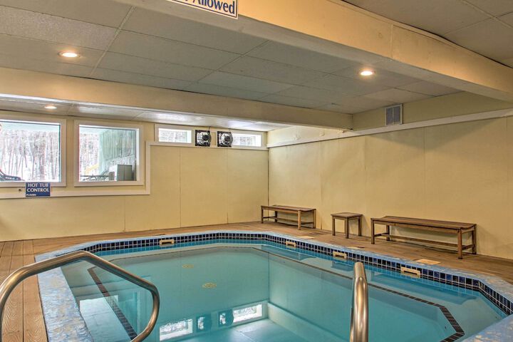Bartlett Townhome w / Balcony: 1 Mi to Ski Resort!