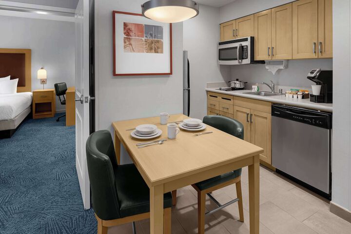 Homewood Suites by Hilton Anaheim Resort – Convention Center