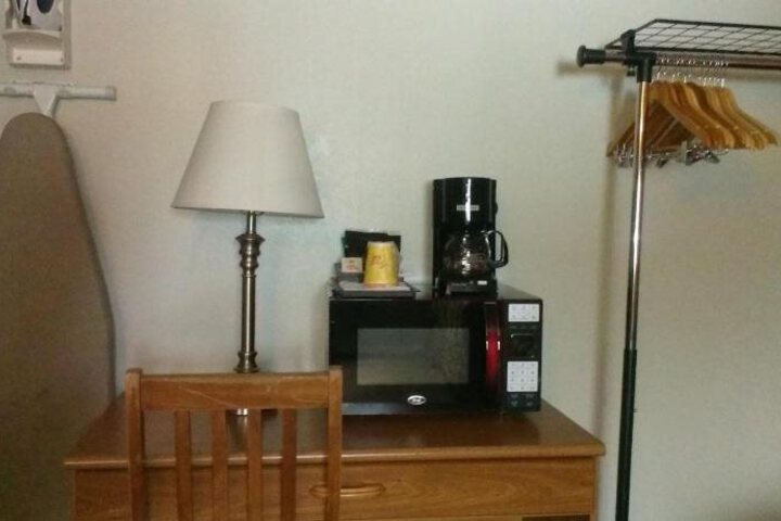 TOWN HOUSE INN ONEONTA