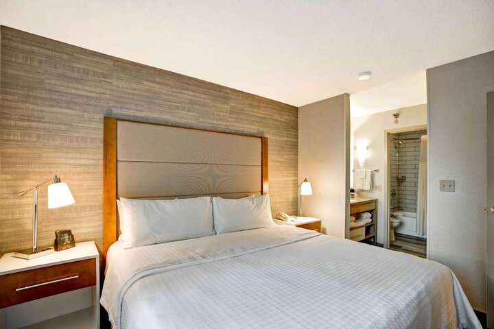 Room 11 of 38