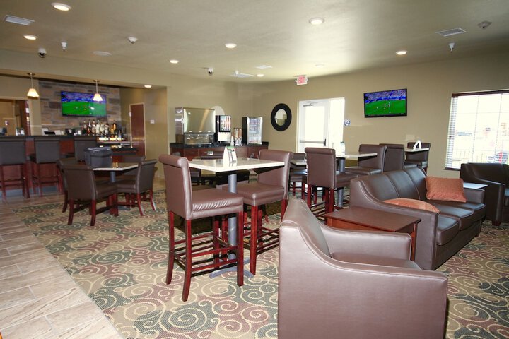 Lounge 46 of 56