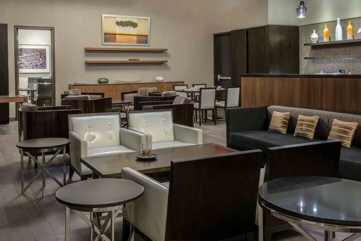Lounge 92 of 101