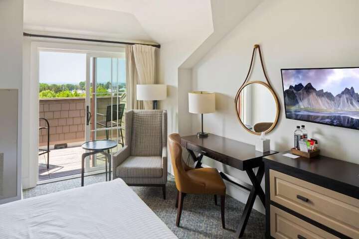 Room 51 of 76