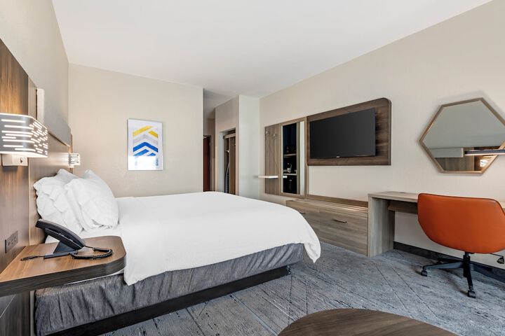 Room 12 of 28