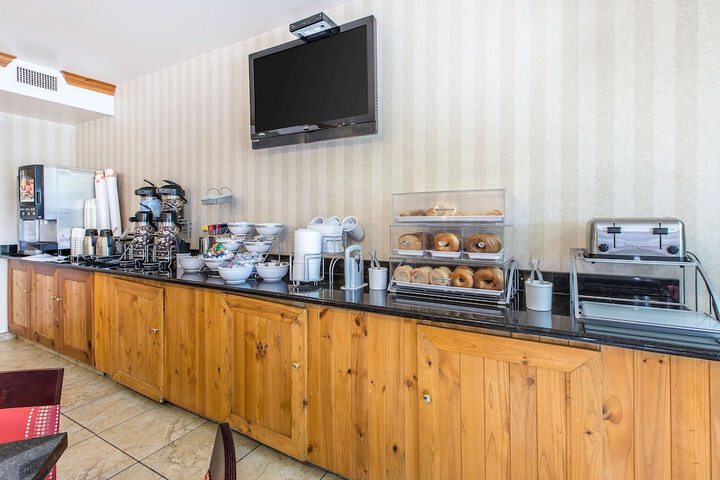 Breakfast/Coffee Service 23 of 25