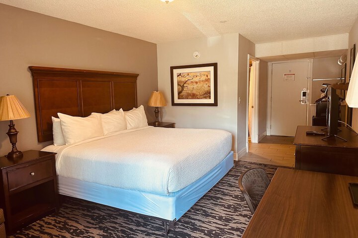 Room 304 of 345