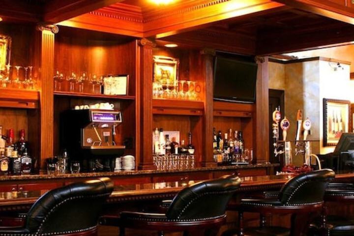 Lounge 57 of 70