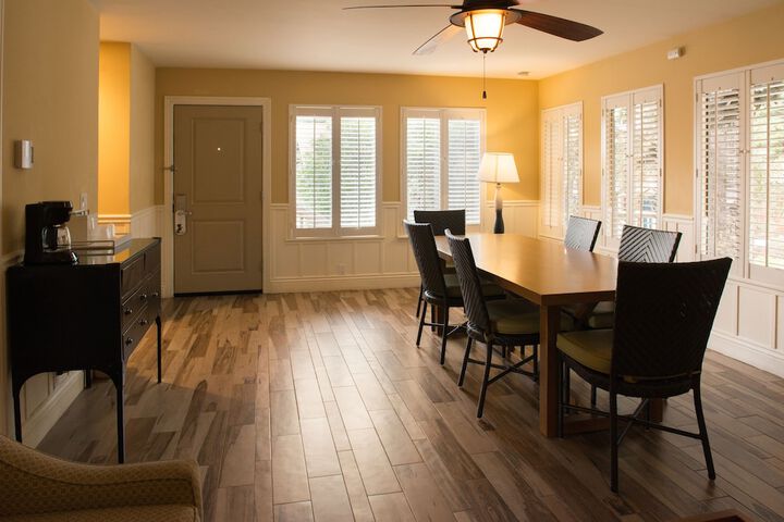 Lighthouse Lodge & Cottages