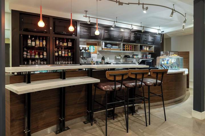 Courtyard by Marriott North Charleston Airport / Coliseum