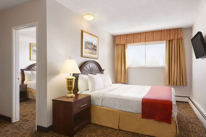 Room 9 of 26