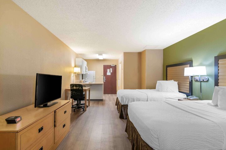 Room 11 of 33