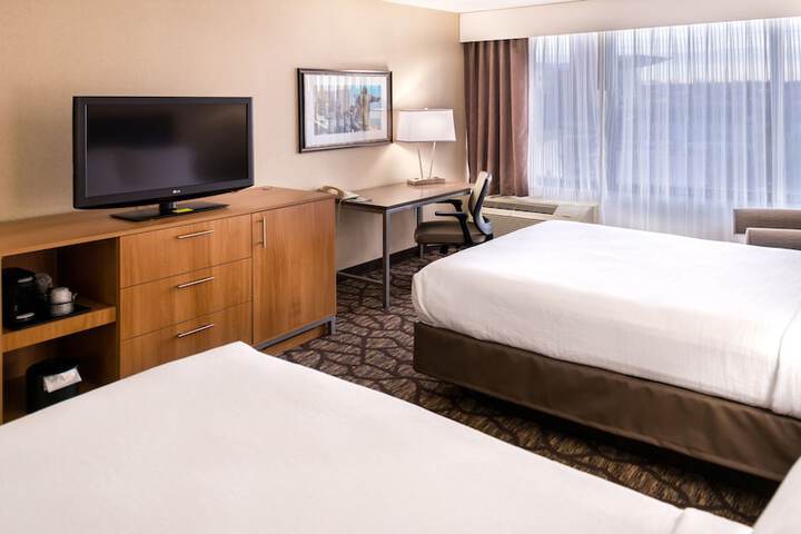Holiday Inn Hotel & Suites Warren by IHG