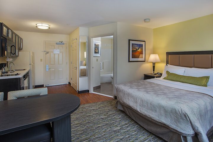 Room 27 of 34