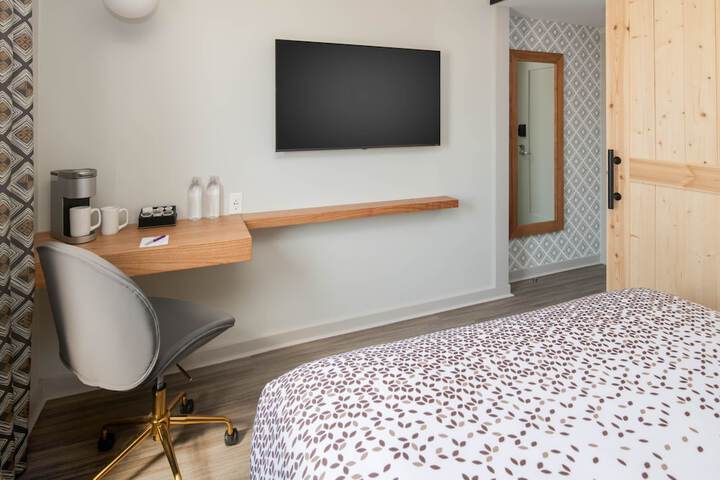 Room 13 of 30