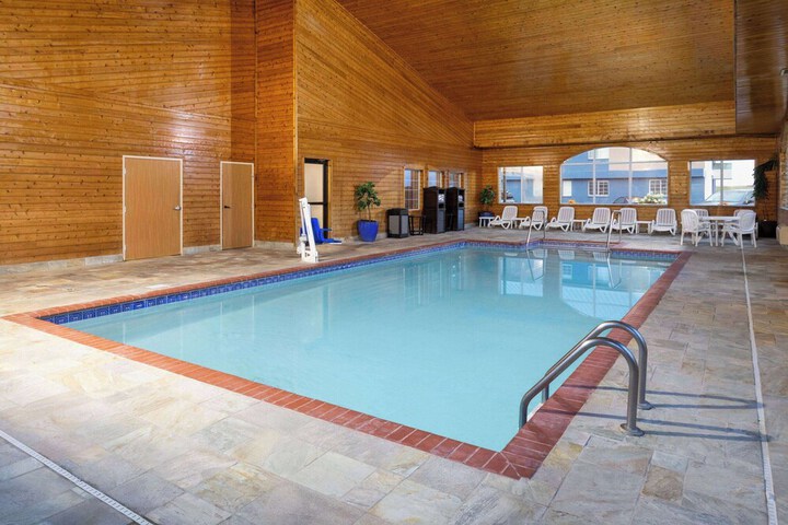 AmericInn by Wyndham Grinnell