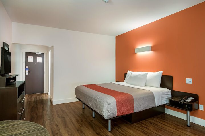 Room 13 of 43