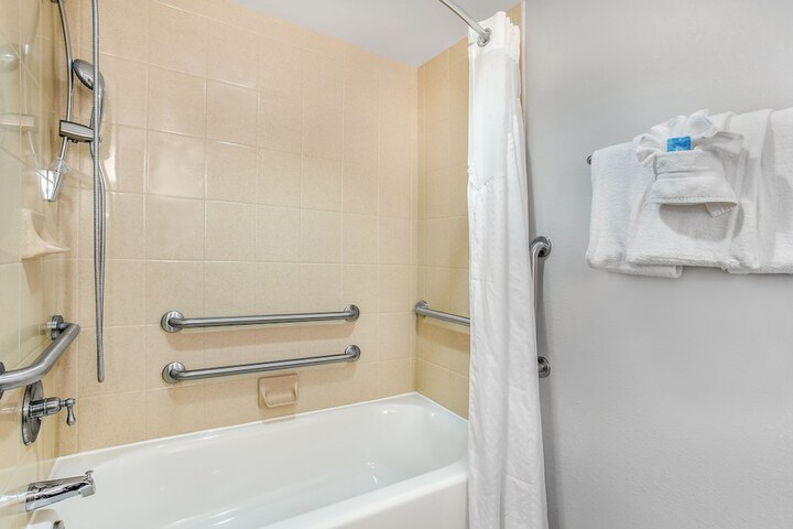 Holiday Inn Express & Suites Morristown by IHG