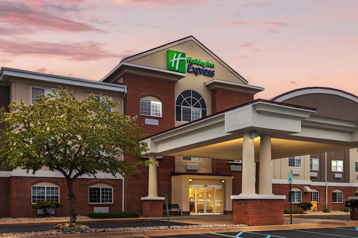 Holiday Inn Express Hotel & Suites Charlotte by IHG