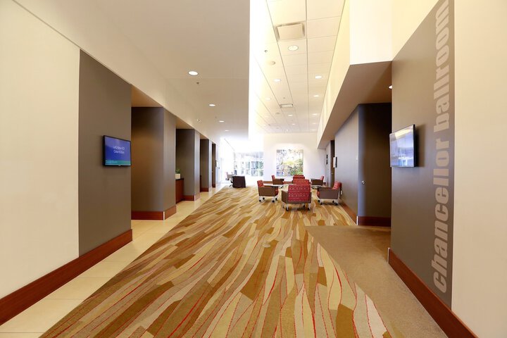 I Hotel & Illinois Conference Center