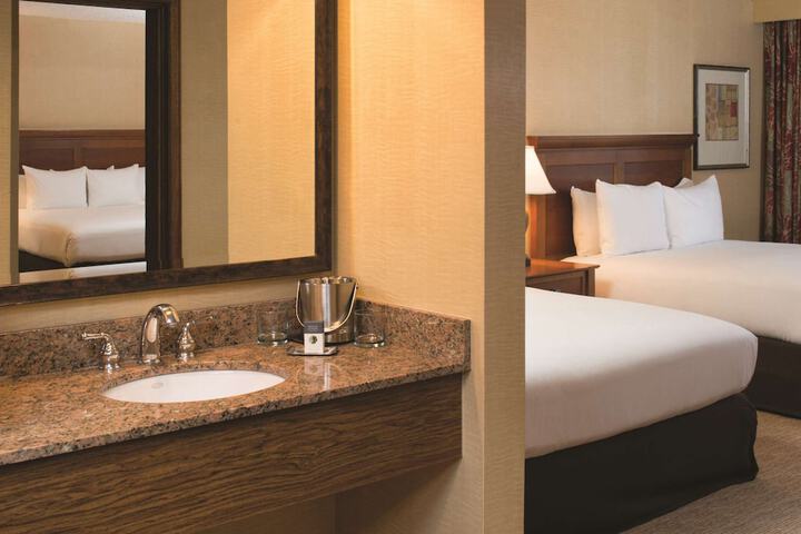 DoubleTree by Hilton Seattle Airport