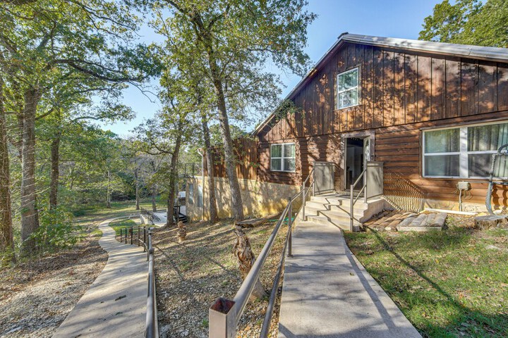 Game Room Trails! 30-acre Lakefront Streetman Gem