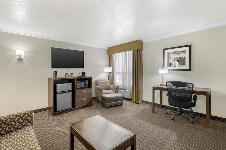 Best Western Airport Albuquerque InnSuites Hotel & Suites