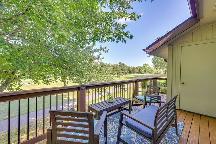 Bella Vista Home w / Deck + Trails: on Golf Course!