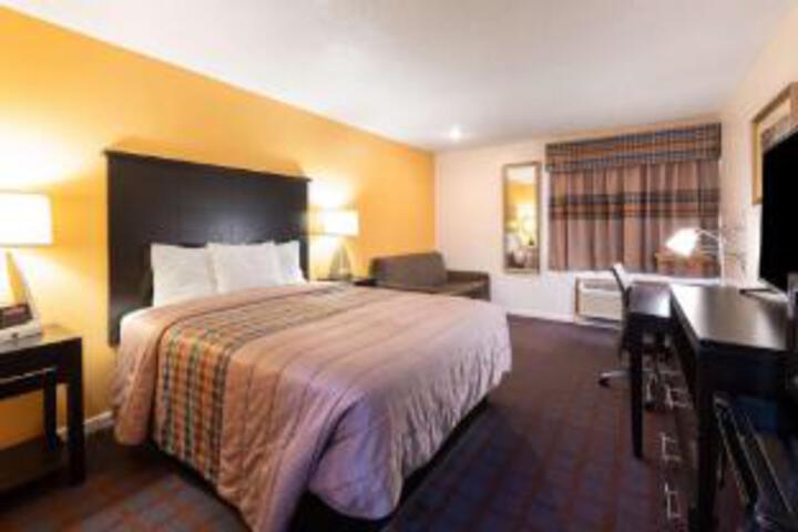 Super 8 Red Oak