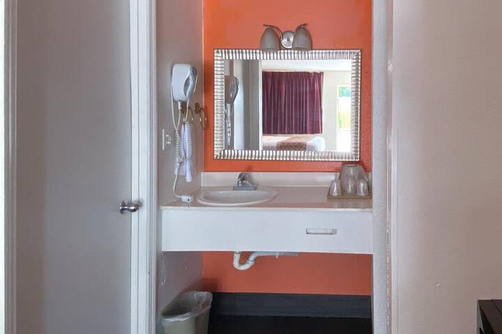 Room 14 of 33