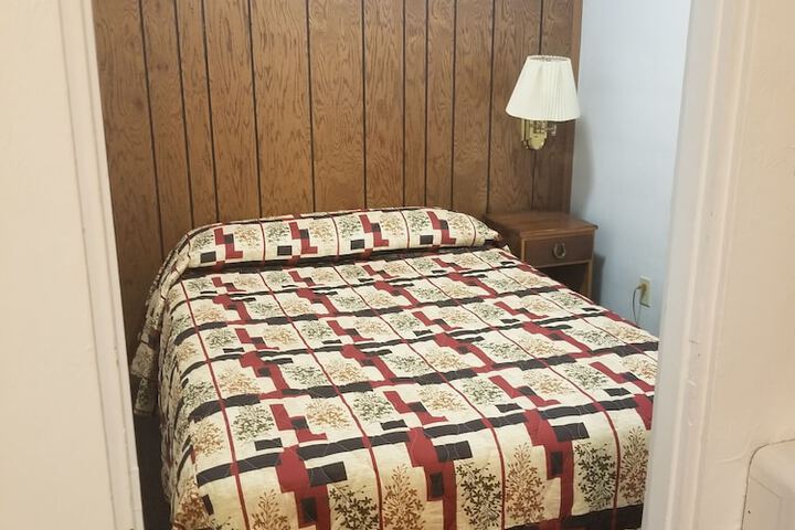Room 13 of 19