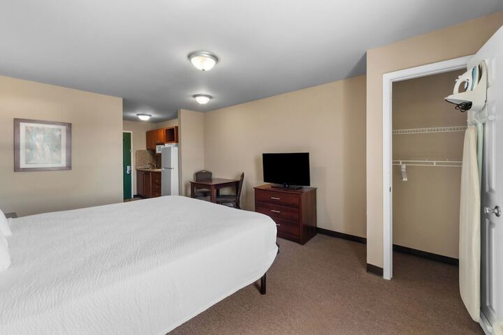 Room 5 of 18