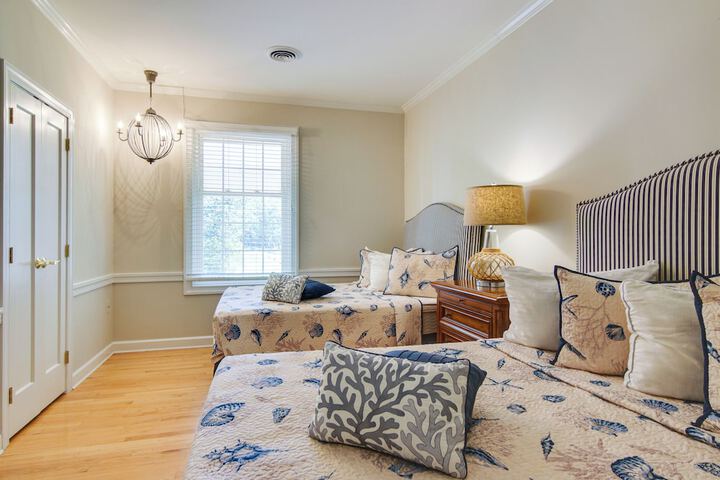 Waterfront Cambridge Gem w / Hot Tub Pool & Dock!