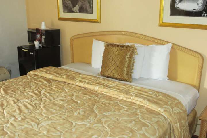 Room 27 of 51