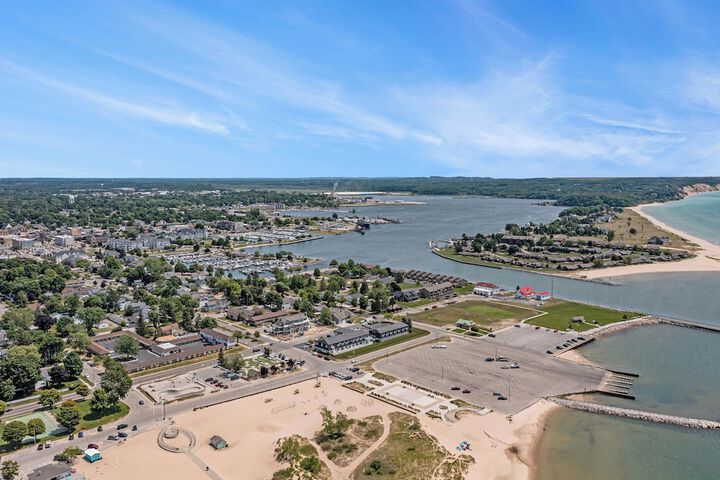 Snyders Shoreline Inn
