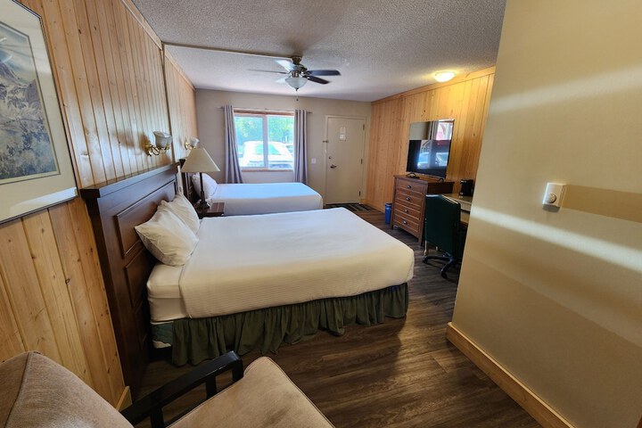 Aspen Village Inn