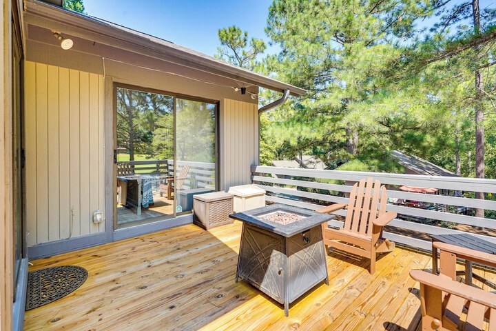 Pinehurst Home: Fire Pit BBQ + Golf Course View!