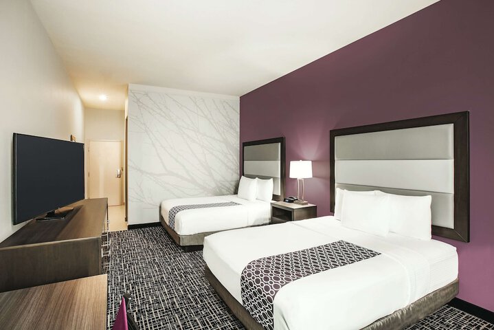 Room 27 of 47