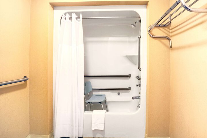 Room 9 of 14