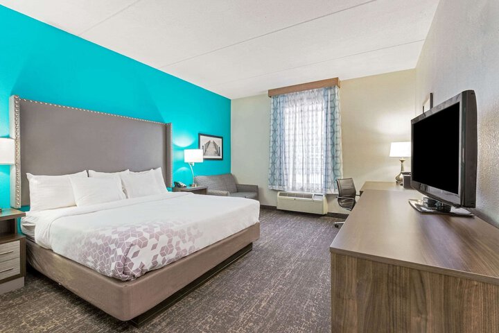 Room 33 of 49