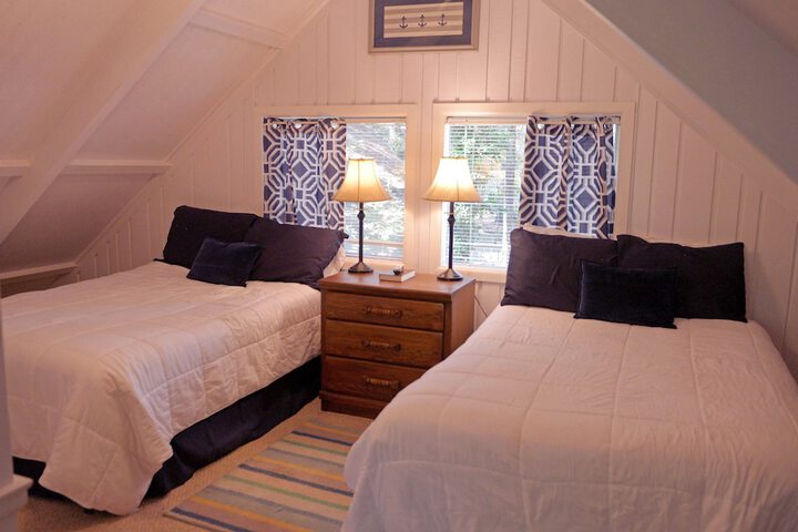 Room 215 of 399