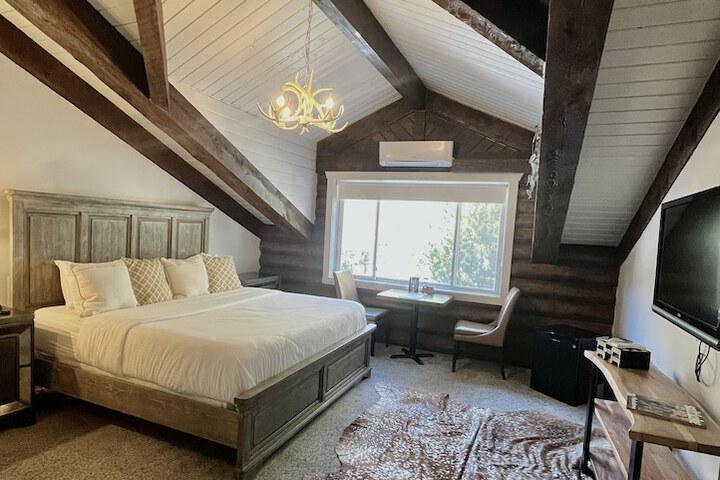Room 28 of 51